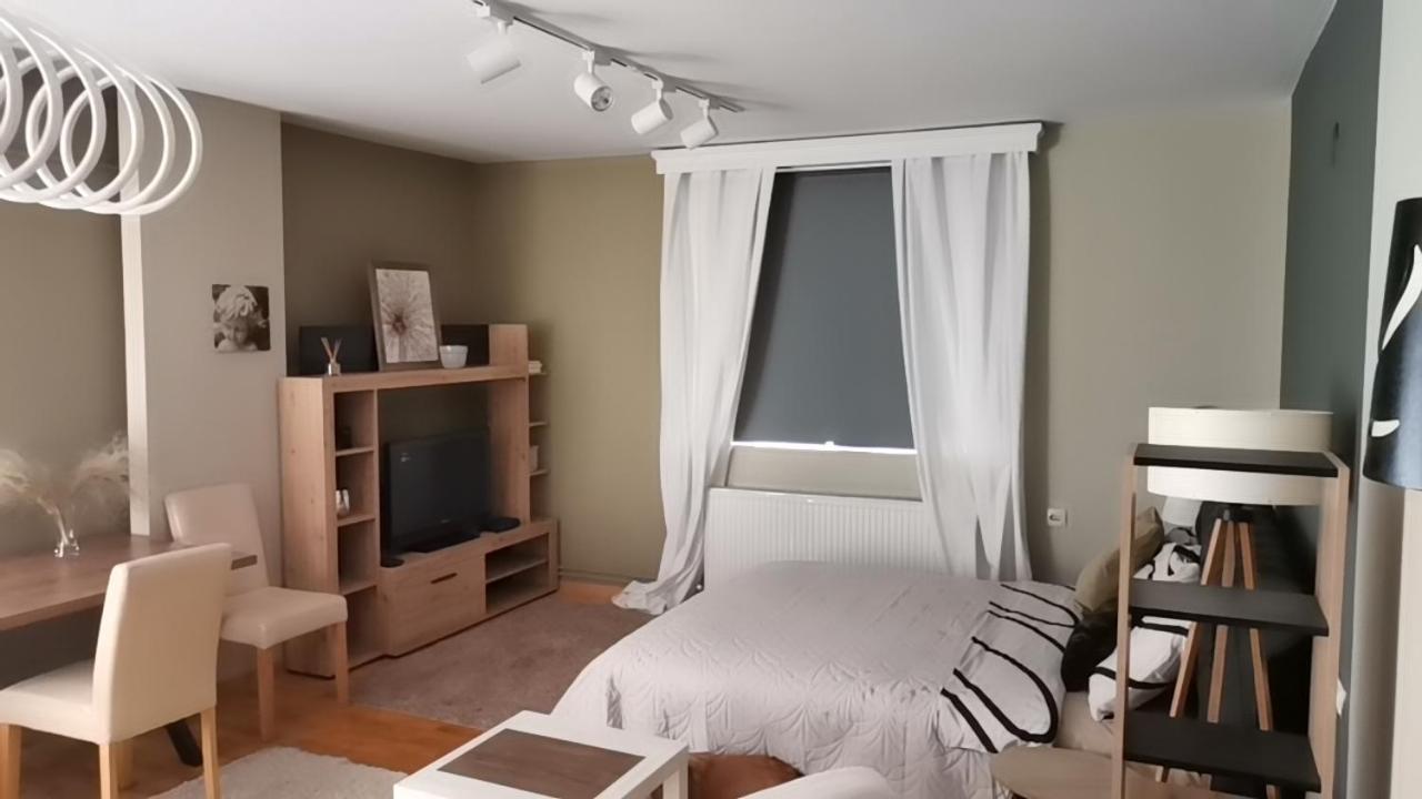 Crystal Kragujevac Apartamento Exterior foto